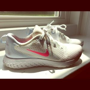 Nike Legend React Women’s 8